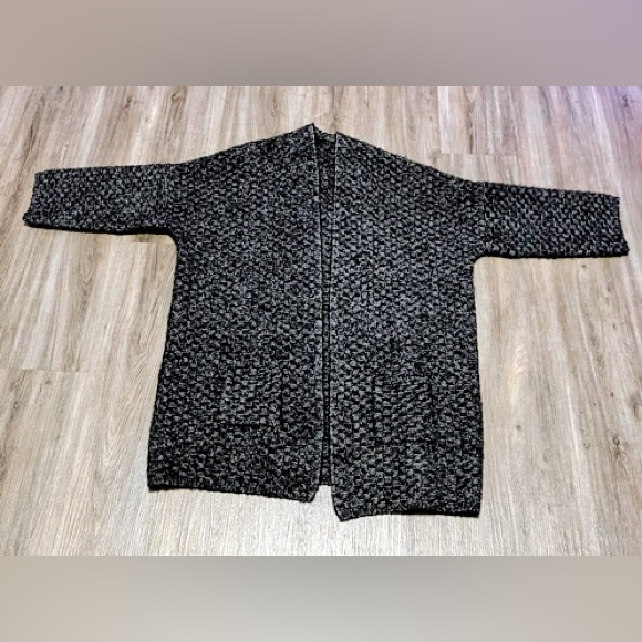 BCBG Maxazria Black and Gray Knit 3/4 Sleeve Oversized Open Cardigan - Picture 3 of 6